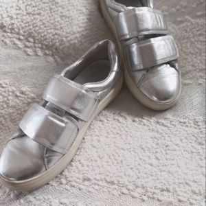 J / SLIDES Adleyn Velcro Sneakers